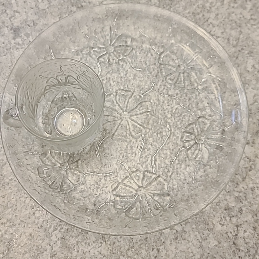 Vintage Rain Flower Clear Floral Glass Plate and Cup Set of 4